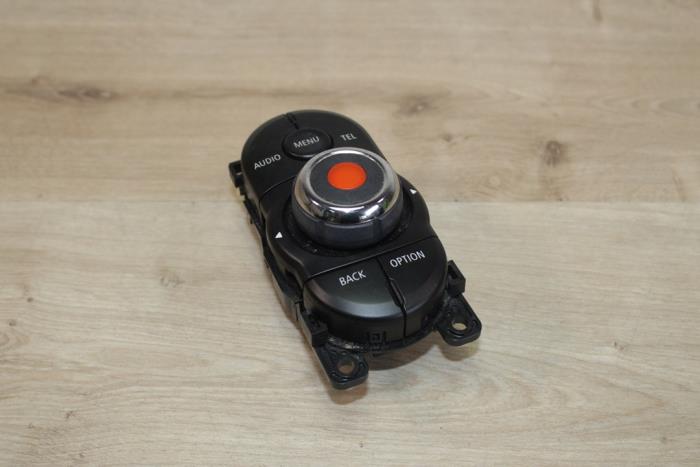 Usagé Panneau de commandes navigation Mini Cooper Prix € 208,25 Prix TTC proposé par Miniparts24