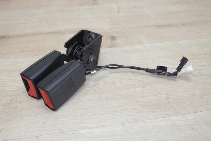 Gebrauchte Gurtspanner Mitte hinten Mini Mini (R56) 1.6 Cooper D 16V Preis € 23,80 Mit Mehrwertsteuer angeboten von Miniparts24