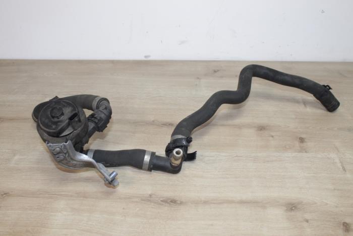 Begagnade Extra vattenpump Mini Mini (F56) 2.0 16V Cooper S Pris € 53,55 Inklusive moms erbjuds av Miniparts24