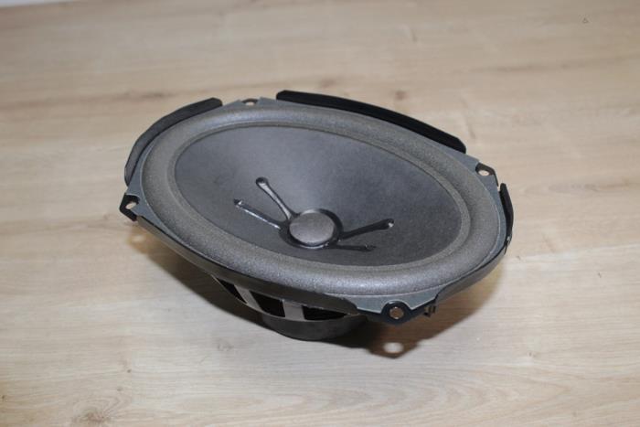 Używane Glosnik BMW Mini (R50/53) 1.6 16V Cooper Cena € 41,65 Z VAT oferowane przez Miniparts24