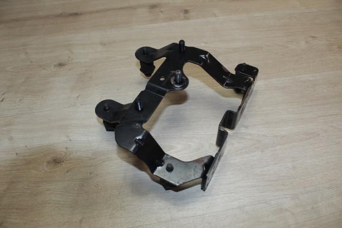 Used Power steering pump bracket BMW Mini (R50/53) 1.6 16V Cooper Price € 29,16 Inclusive VAT offered by Miniparts24