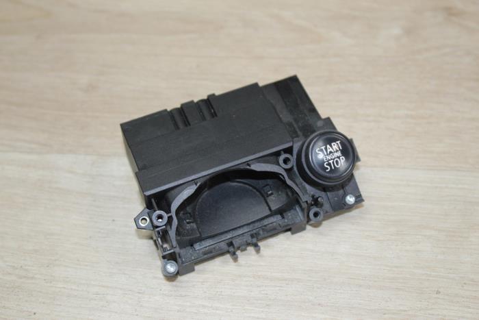 Używane Przelacznik Start/Stop Mini Clubman (R55) 1.6 Cooper D Cena € 38,68 Z VAT oferowane przez Miniparts24