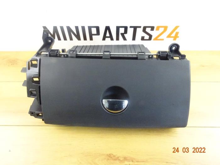 Begagnade Handskfack Mini Countryman (R60) 1.6 Cooper D ALL4 Pris € 83,30 Inklusive moms erbjuds av Miniparts24
