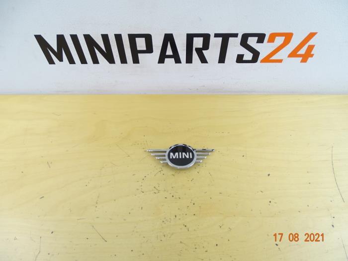 Begagnade Emblem Mini Mini (F56) 1.5 12V Cooper Pris € 35,70 Inklusive moms erbjuds av Miniparts24
