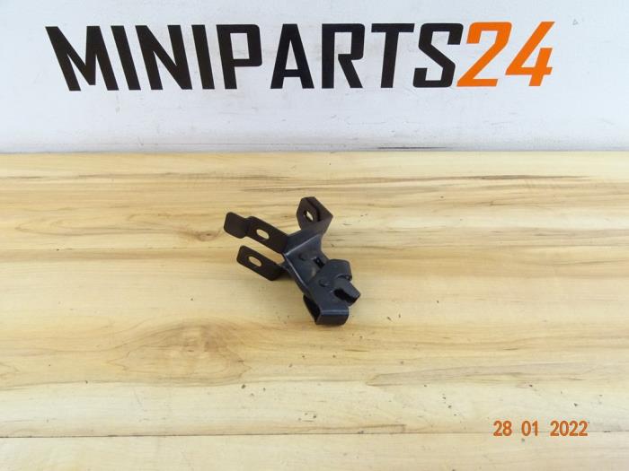 Begagnade Baksäteslås Mini Mini Cooper S (R53) Pris € 47,48 Inklusive moms erbjuds av Miniparts24