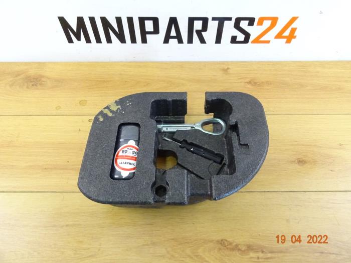 Używane Schowek Mini Mini (F56) 1.5 12V Cooper D Cena € 41,65 Z VAT oferowane przez Miniparts24