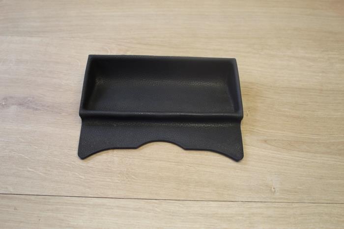 Używane Schowek BMW Mini (R50/53) 1.6 16V Cooper Cena € 17,85 Z VAT oferowane przez Miniparts24