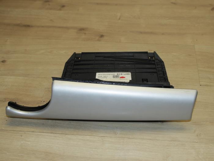Używane Schowek Mini Mini (R56) 1.4 16V One Cena € 59,50 Z VAT oferowane przez Miniparts24