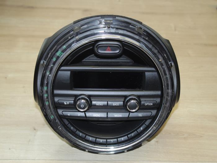 Używane Radio Mini Mini (F56) 1.2 12V One Cena € 238,00 Z VAT oferowane przez Miniparts24