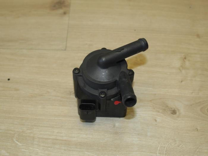 Begagnade Extra vattenpump Mini Mini (R56) Pris € 41,65 Inklusive moms erbjuds av Miniparts24