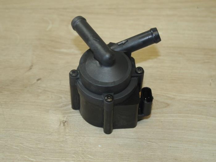 Begagnade Extra vattenpump Mini Mini (R56) Pris € 41,65 Inklusive moms erbjuds av Miniparts24