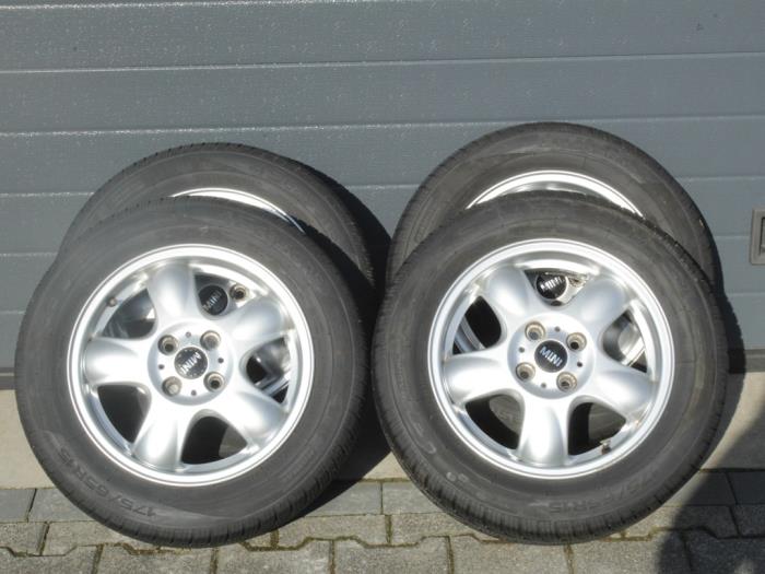 Używane Obrecz + Opona Mini Clubman (R55) 1.6 Cooper D Cena € 208,25 Z VAT oferowane przez Miniparts24