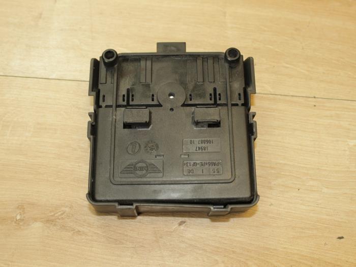 Stromverteiler van een MINI Mini (R56) 1.4 16V One 2009