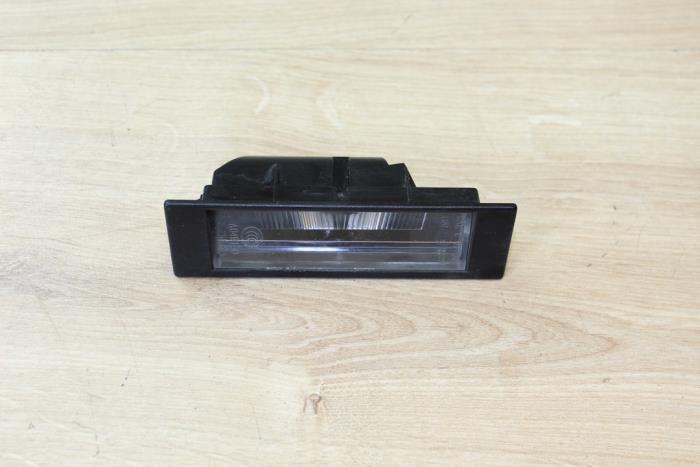 Begagnade Nummerskyltbelysning Mini Countryman (R60) 2.0 Cooper SD 16V ALL4 Pris € 11,90 Inklusive moms erbjuds av Miniparts24