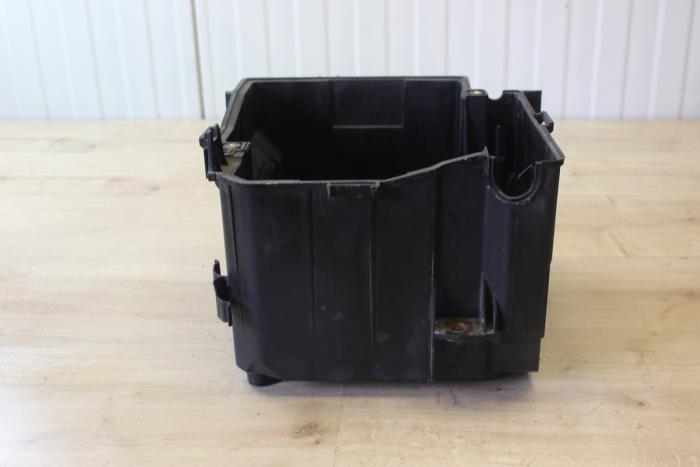 Begagnade Batterilåda Austin Mini Open (R52) 1.6 16V Cooper Pris € 47,60 Inklusive moms erbjuds av Miniparts24