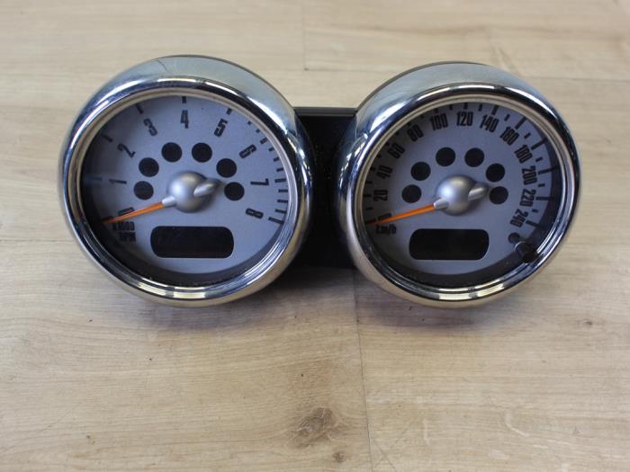 Używane Licznik kilometrów KM Austin Mini Open (R52) 1.6 16V Cooper Cena € 101,15 Z VAT oferowane przez Miniparts24