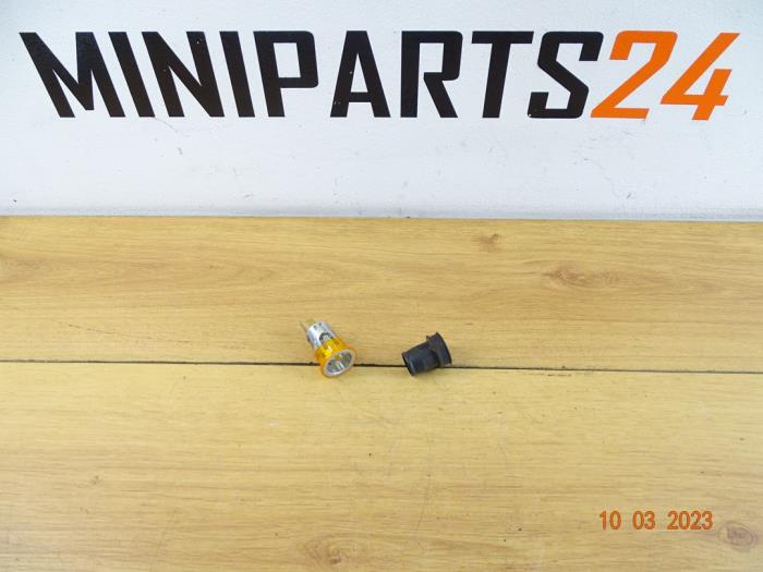 Używane Zapalniczka Mini Clubman (R55) 1.6 16V John Cooper Works Cena € 23,80 Z VAT oferowane przez Miniparts24
