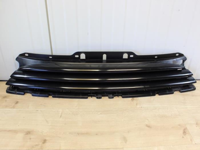 Begagnade Grill Mini Mini (R56) 1.6 16V Cooper Pris € 59,50 Inklusive moms erbjuds av Miniparts24