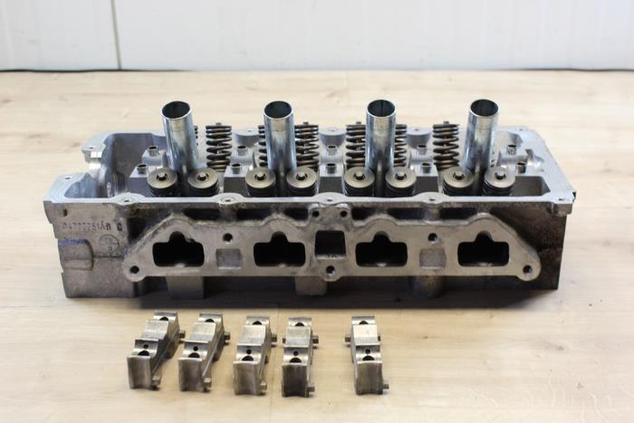 Używane Glowica cylindra BMW Mini (R50/53) 1.6 16V Cooper Cena € 250,00 Procedura marży oferowane przez Miniparts24