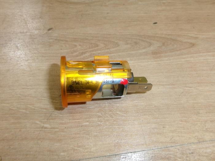 Cigarette lighter socket