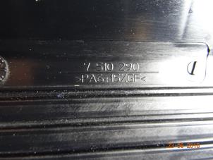 Abdeckblech Motor van een Mini Cooper 2002