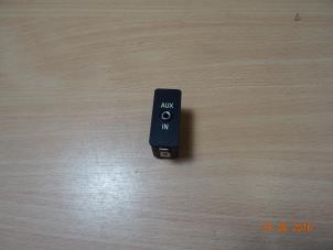 Usados Conexión AUX-USB Mini Cooper Precio € 12,50 Norma de margen ofrecido por Miniparts24 - Miniteile24 GbR