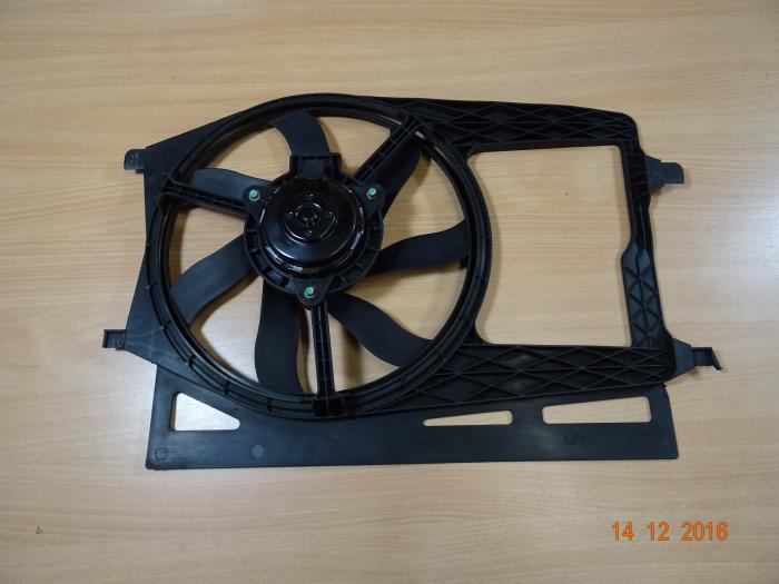 Używane Silnik wentylatora BMW Mini (R50/53) Cena € 50,00 Procedura marży oferowane przez Miniparts24