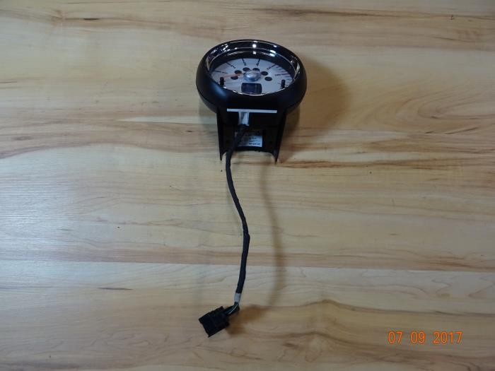 Tachometer from a MINI Mini (R56) 1.6 One D 16V 2011