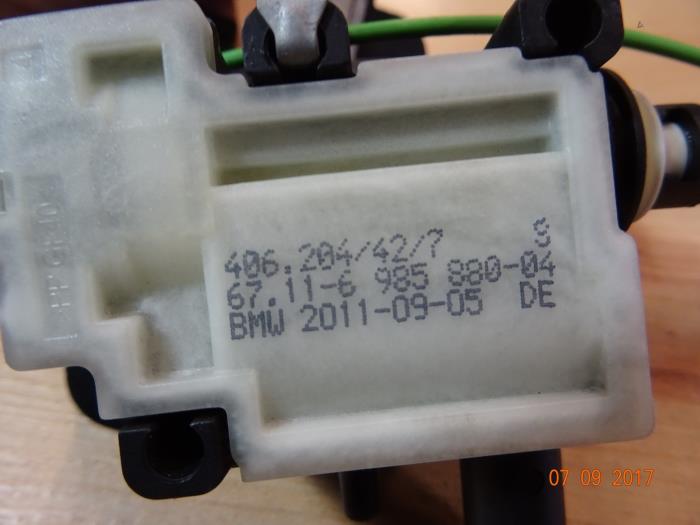 Tankklappe Verriegelungsmotor van een MINI Mini (R56) 1.6 One D 16V 2011