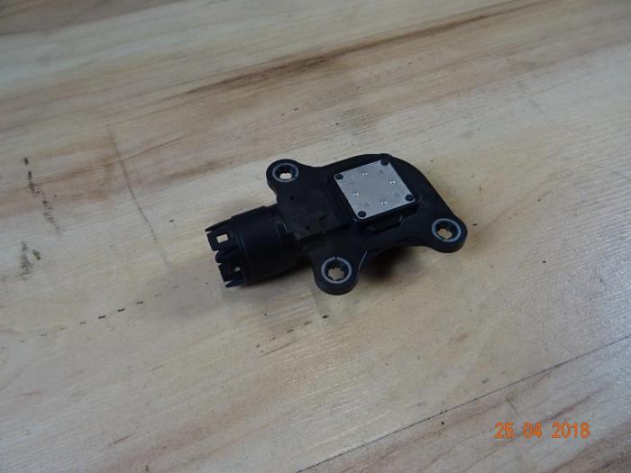 Camshaft sensor from a MINI Mini (R56) 1.6 16V Cooper 2007