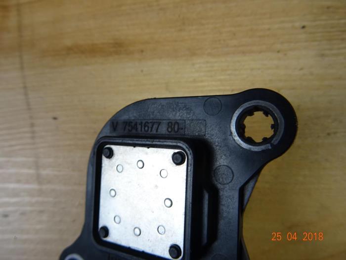 Camshaft sensor from a MINI Mini (R56) 1.6 16V Cooper 2007