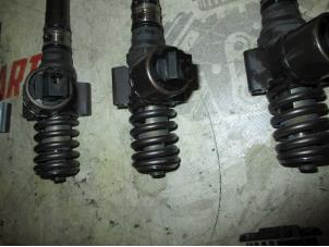 Used Injector plug Volkswagen Touran (1T1/T2) 2.0 TDI 16V 140 Price on request offered by APST