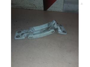 Used Rear door hinge, right Mercedes Sprinter 2t (901/902) 208 CDI 16V Price € 100,00 Margin scheme offered by APST