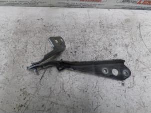 Used Bonnet Hinge Opel Movano 2.3 CDTi 16V FWD Price € 30,00 Margin scheme offered by APST