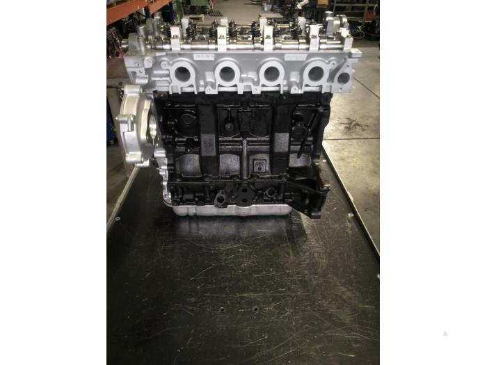 Motor van een Opel Movano (4A1; 4A2; 4B2; 4B3; 4C2; 4C3) 2.5 CDTI 16V DPF 2008