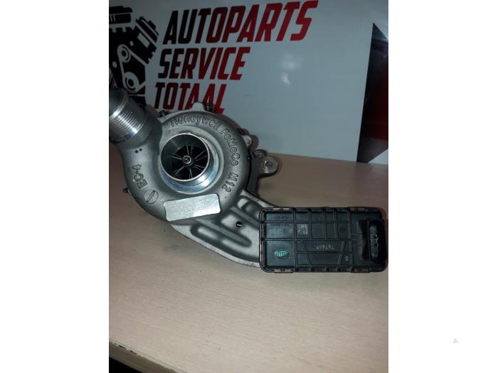 Turbo from a Land Rover Range Rover Sport (LW) 3.0 TDV6 2013