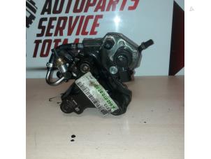 Used Mechanical fuel pump Mercedes Sprinter 4,6t (906.65) 419 CDI V6 24V Price € 175,00 Margin scheme offered by APST