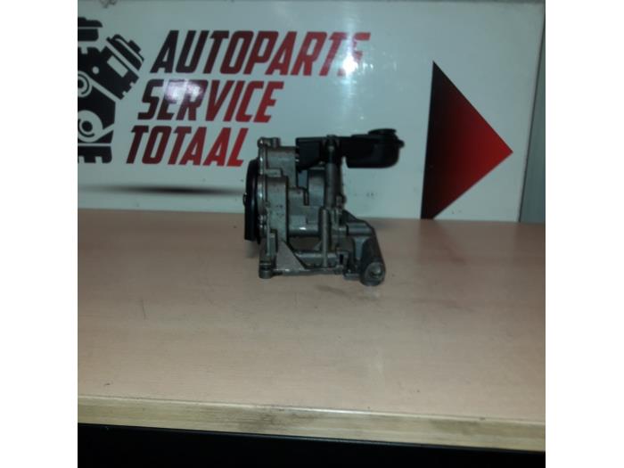 Oil pump from a BMW 3 serie Touring (E91) 320d 16V 2012