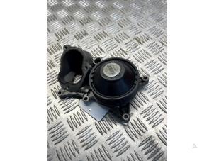 Usagé Pompe à eau BMW 5 serie (G30) 530d 3.0 TwinPower Turbo 24V Prix € 50,00 Règlement à la marge proposé par APST