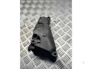 Usados Soporte de motor Volkswagen Transporter/Caravelle T5 2.0 BiTDI DRF 4Motion Precio € 30,00 Norma de margen ofrecido por APST