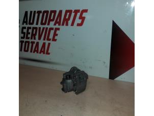 Usagé Pompe à huile Audi A4 (B7) 2.0 TDI 16V Prix € 50,00 Règlement à la marge proposé par APST