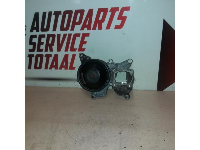 Water pump from a BMW 5 serie Touring (F11) M550d xDrive 24V 2013