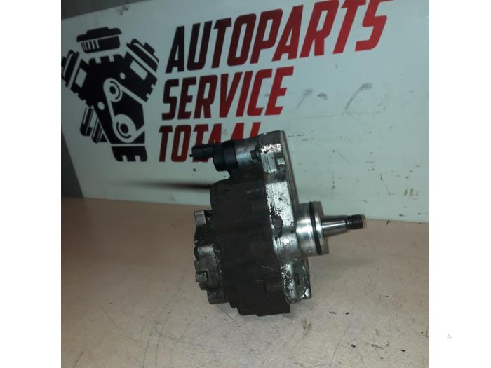 Mechanical fuel pump from a Renault Master III (JD/ND/PD) 2.5 dCi 16V 115 2005