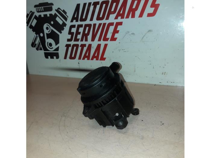 PCV valve from a Volkswagen Crafter 2.5 TDI 30/32/35 2010