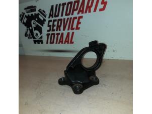 Used Engine mount Renault Trafic New (JL) 2.0 dCi 16V 90 Price € 35,00 Margin scheme offered by APST