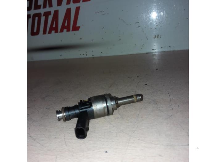 Injector (petrol injection) from a Mercedes-Benz C (C204) 1.8 C-180 CGI 16V BlueEfficiency 2012