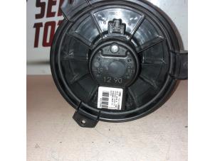 Used Heating and ventilation fan motor Landrover Range Rover Sport (LW) 3.0 TDV6 Price € 50,00 Margin scheme offered by APST