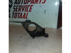 Used Support bearing, front right Renault Trafic New (EL) 2.0 dCi 16V 90 Price € 35,00 Margin scheme offered by APST