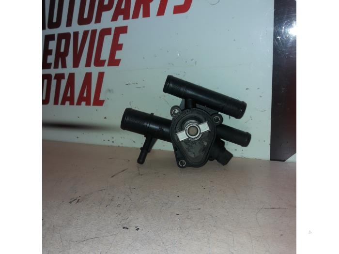 Thermostat housing from a Renault Trafic New (FL) 1.9 dCi 82 16V 2013