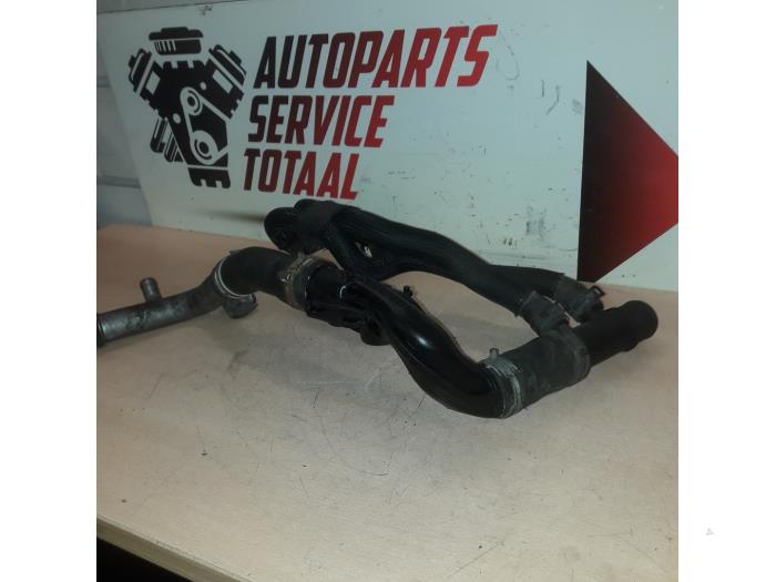 Radiator hose from a Renault Trafic New (FL) 2.5 dCi 16V 115 FAP 2009
